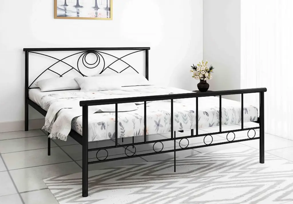 Decor Your Name Oscar Metal Bed Queen Size